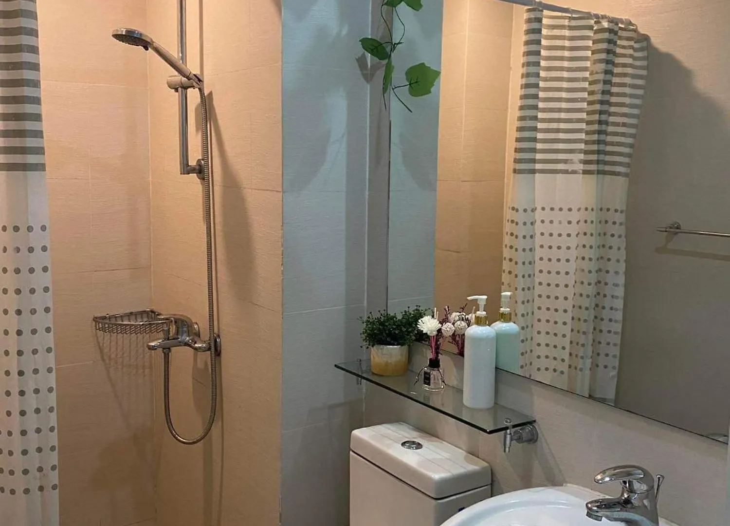 Cozy Suites Azure By B Manila 0*,